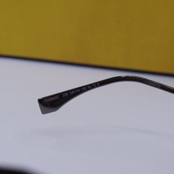 Fendi FE40083U 20B Butterfly Sunglasses - Grey - Picture 7 of 9